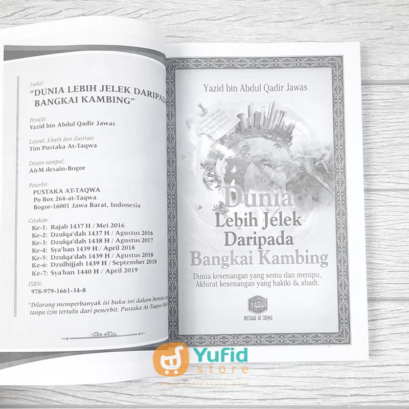 BUKU DUNIA LEBIH JELEK DARIPADA BANGKAI KAMBING (PUSTAKA AT-TAQWA) - Image 3