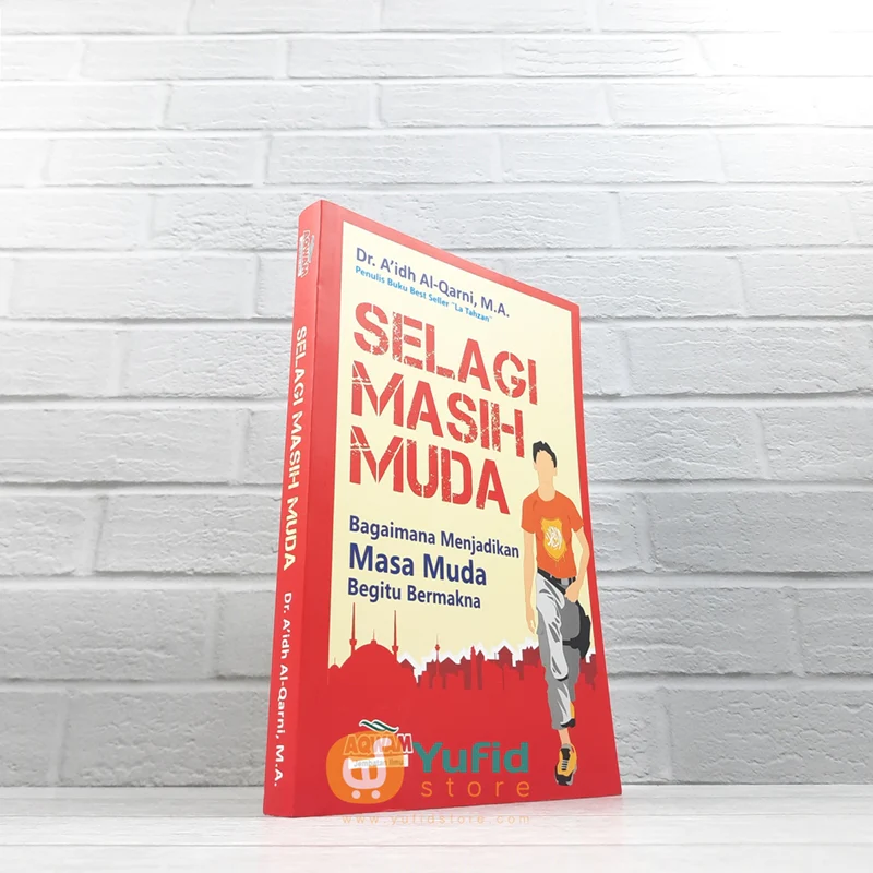 BUKU SELAGI MASIH MUDA - BAGAIMANA MENJADIKAN MASA MUDA BEGITU BERMAKNA (AQWAM)